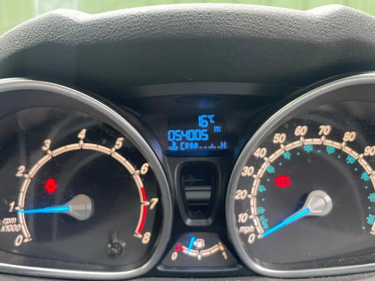 2013-ford-fiesta-10-zetec-100ps-ecoboost-ss-5d-big-12