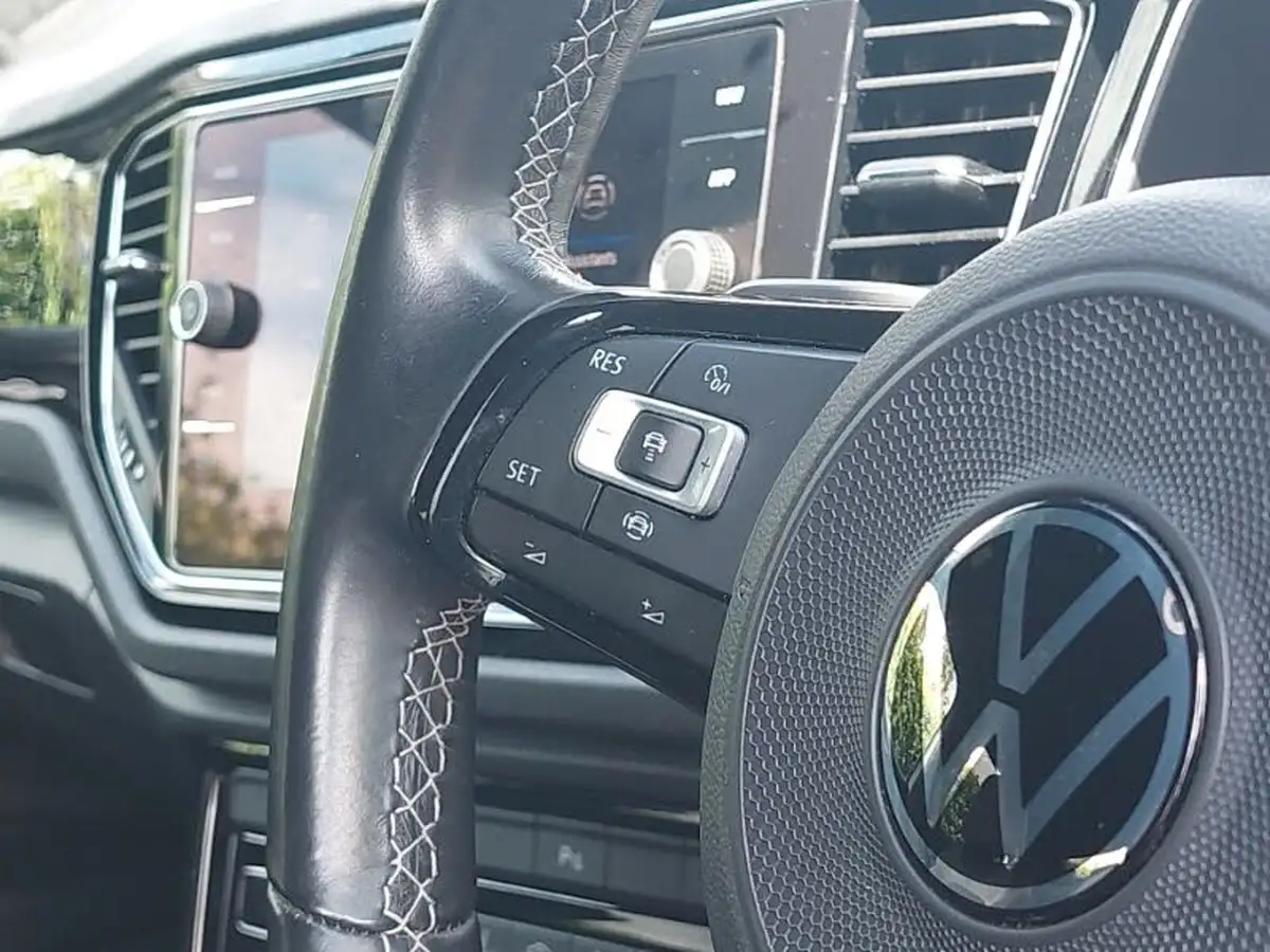 2021-volkswagen-t-roc-20-tsi-r-big-18