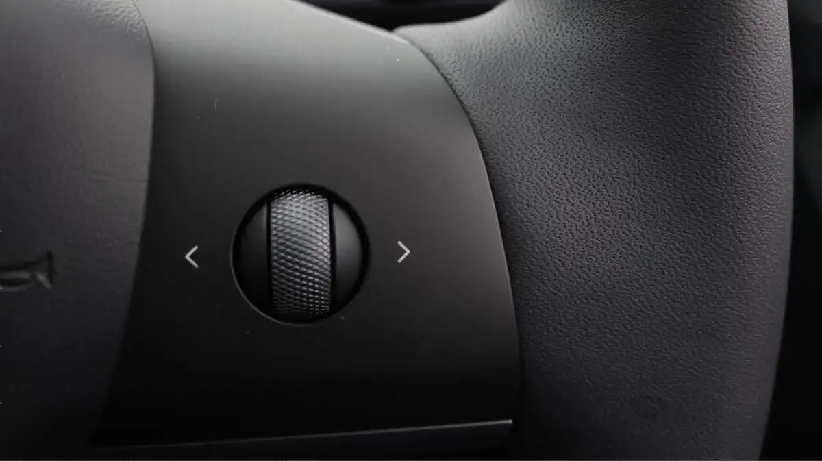 2024-tesla-model-y-e-long-range-306bhp-awd-big-23
