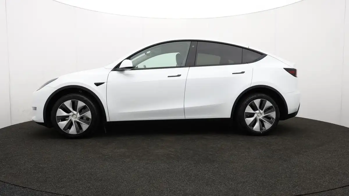 2024-tesla-model-y-e-long-range-306bhp-awd-big-63