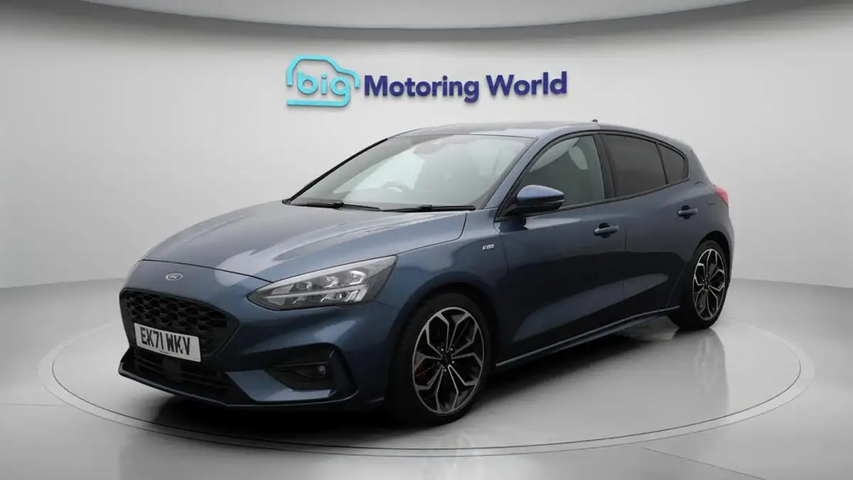 2020-ford-focus-15-st-line-x-hatchback-big-3