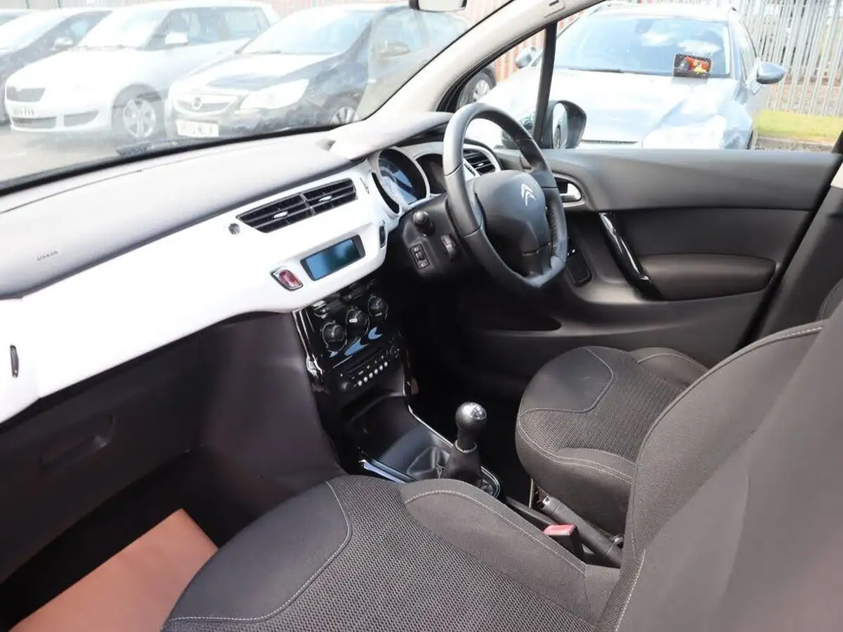 2013-citroen-c3-12-selection-82ps-big-29