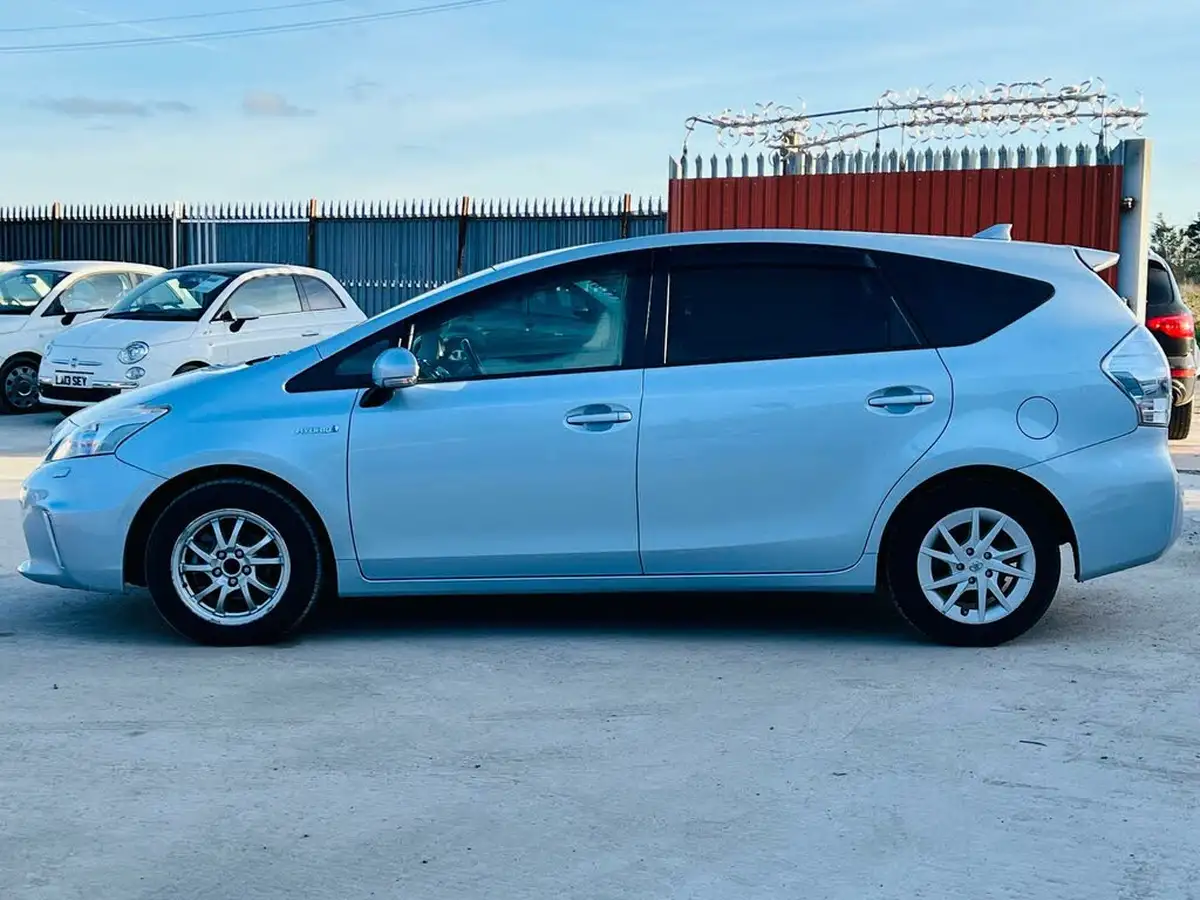 2012-toyota-prius-big-7