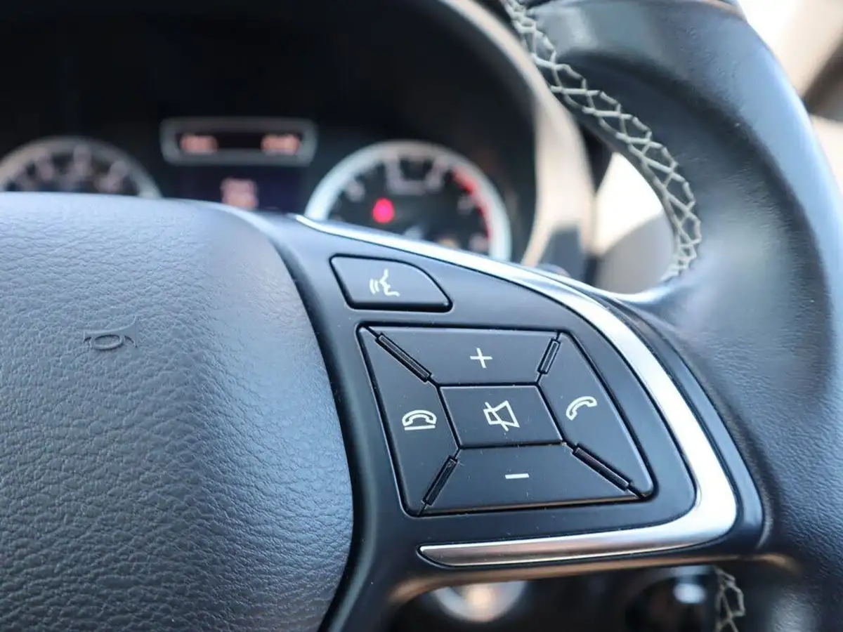 2019-infiniti-q30-16-luxe-156ps-city-black-dct-big-35