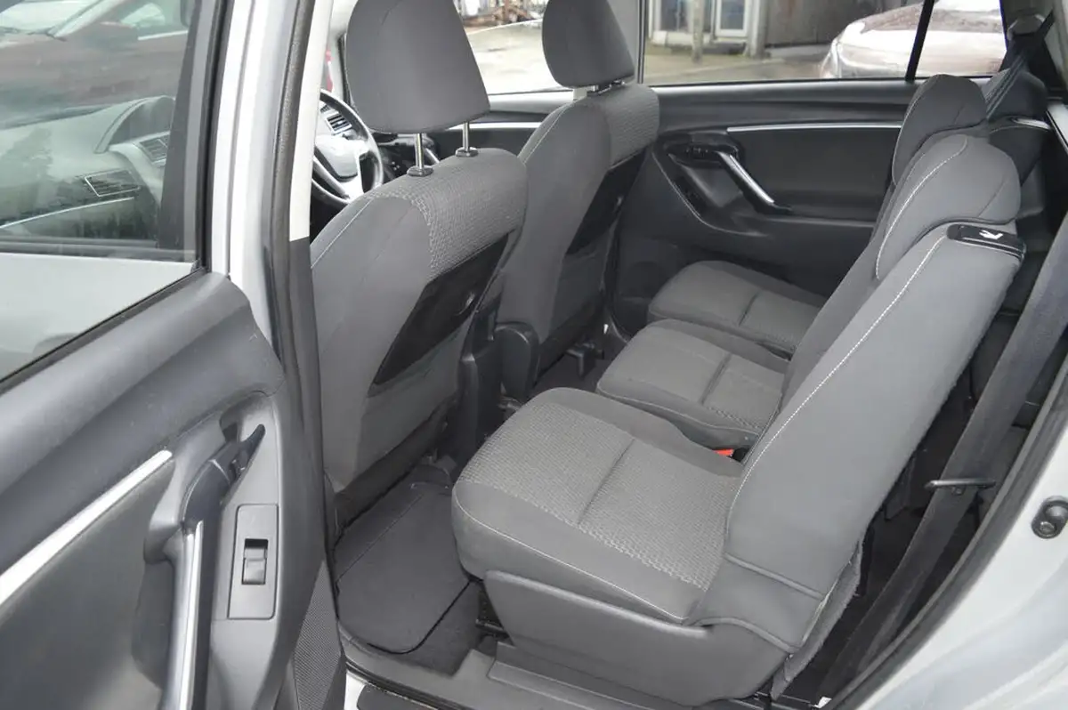 2014-toyota-verso-18-icon-7st-big-10