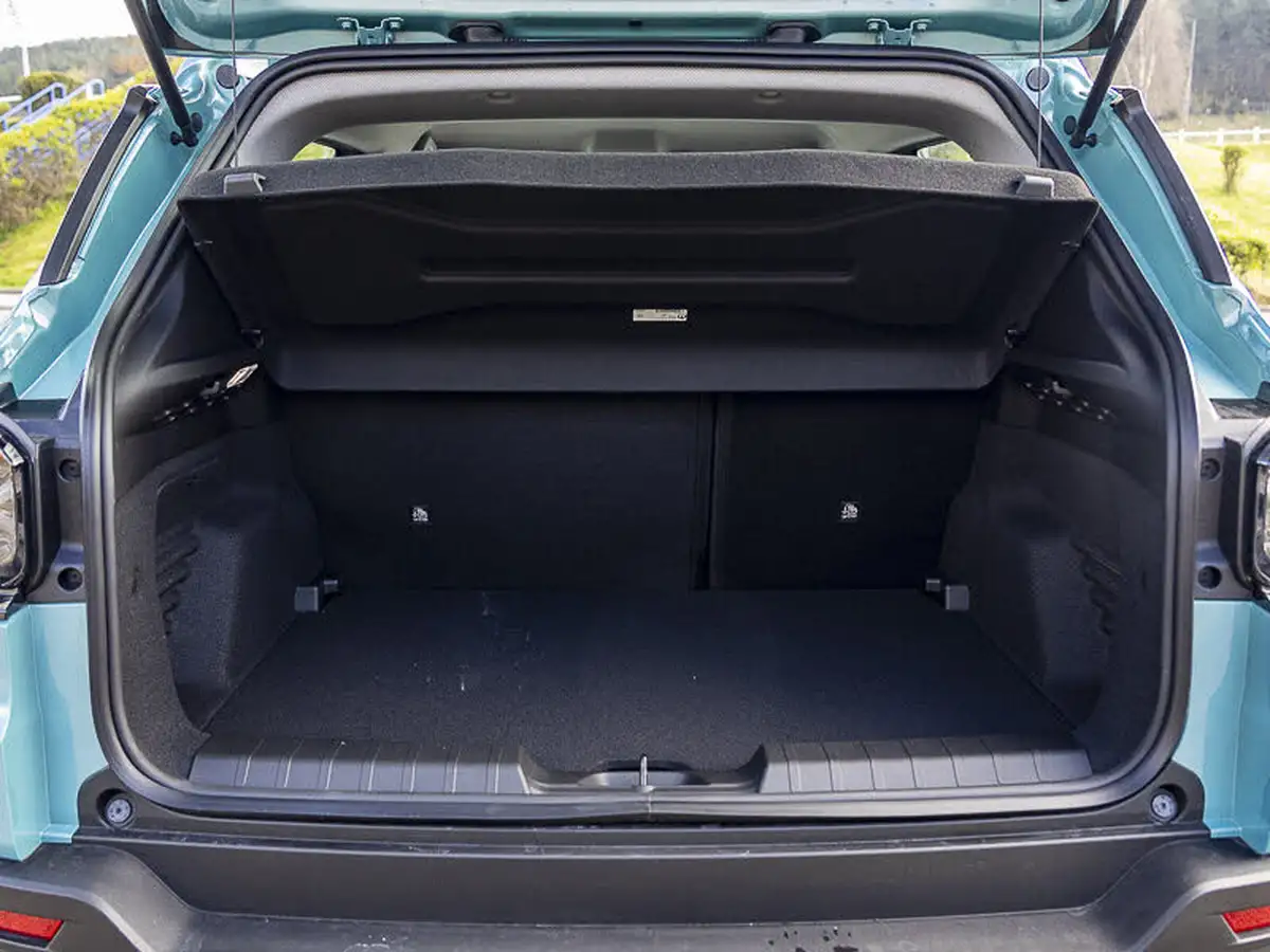 2025-jeep-avenger-12-gse-altitude-big-18