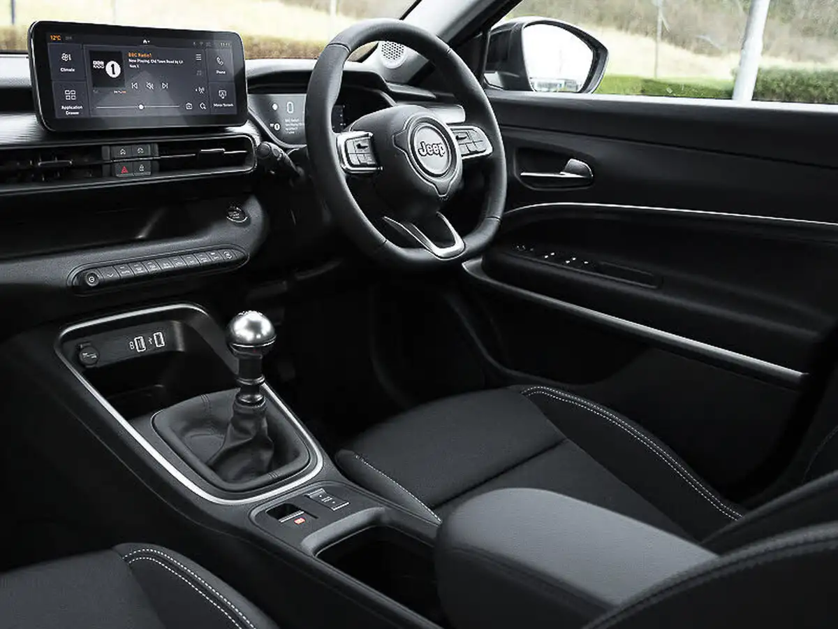2025-jeep-avenger-12-gse-altitude-big-14