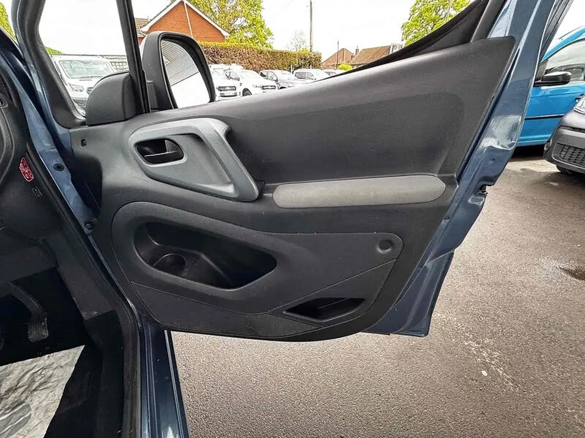 2012-peugeot-partner-16hdi-tepee-s-92bhp-big-25