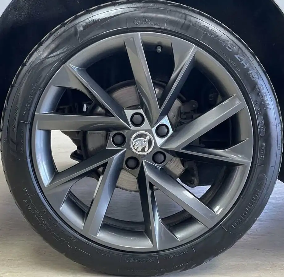2019-skoda-karoq-20tdi-sportline-150ps-4x4-big-19