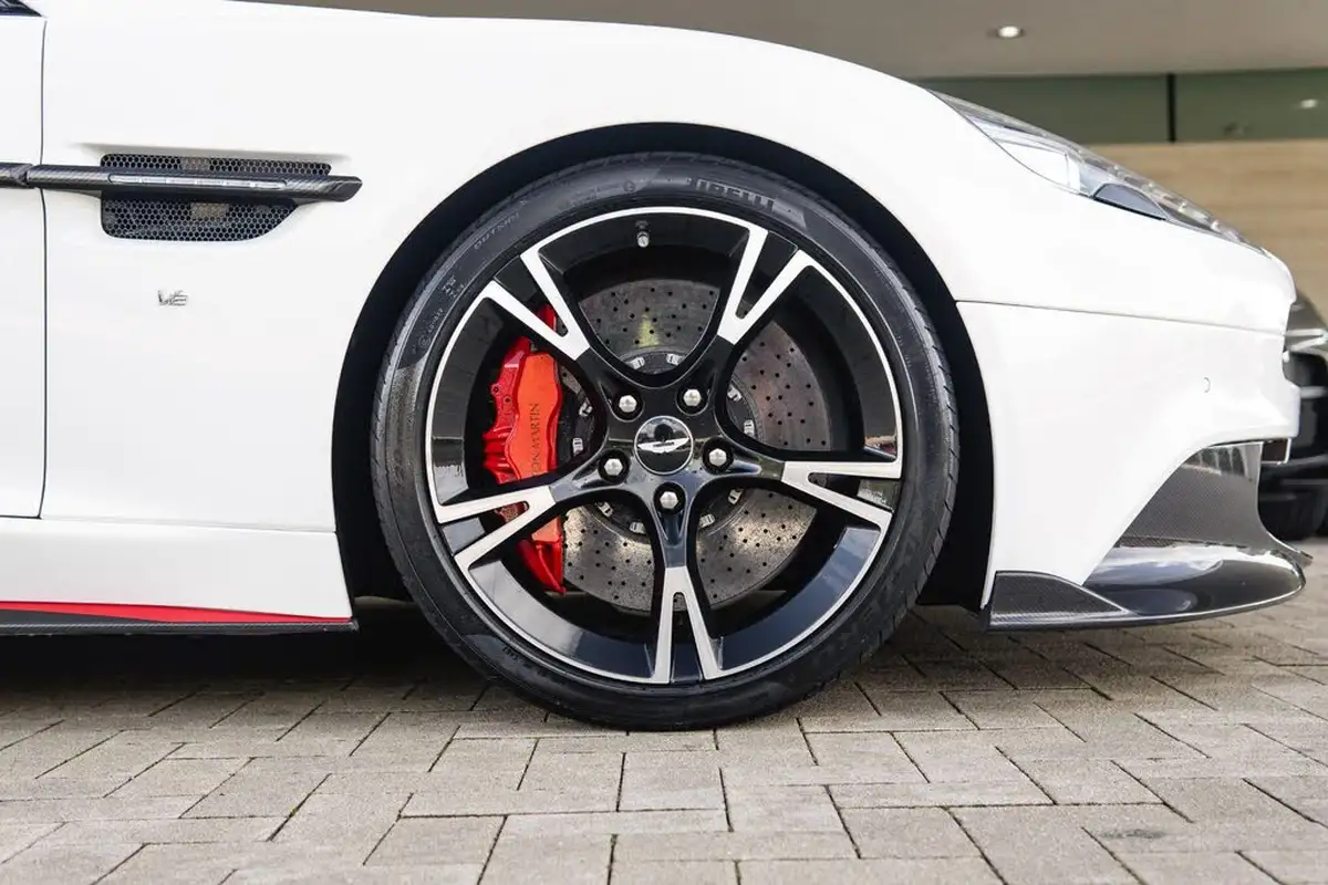2017-aston-martin-vanquish-59-zagato-big-9