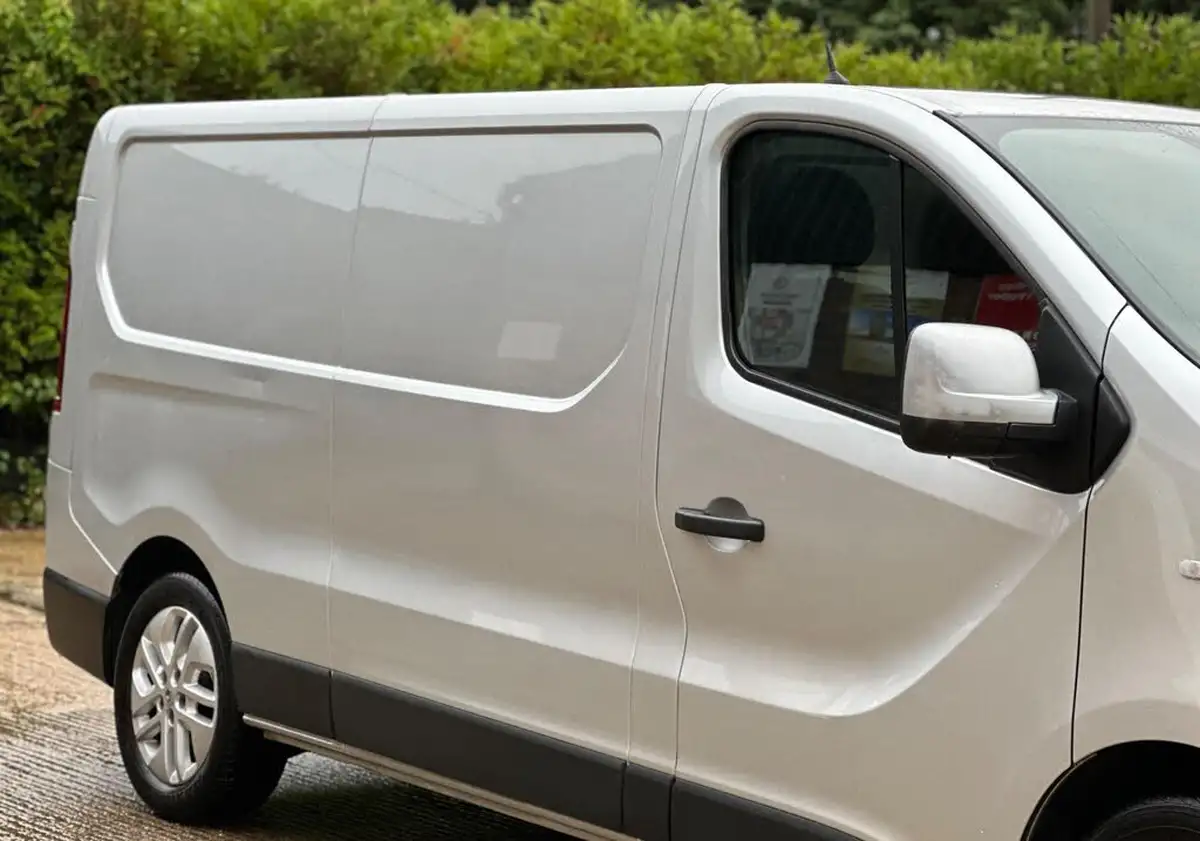 2017-renault-trafic-16dci-ll29-125-sport-nav-energy-125-e6-panel-van-big-21