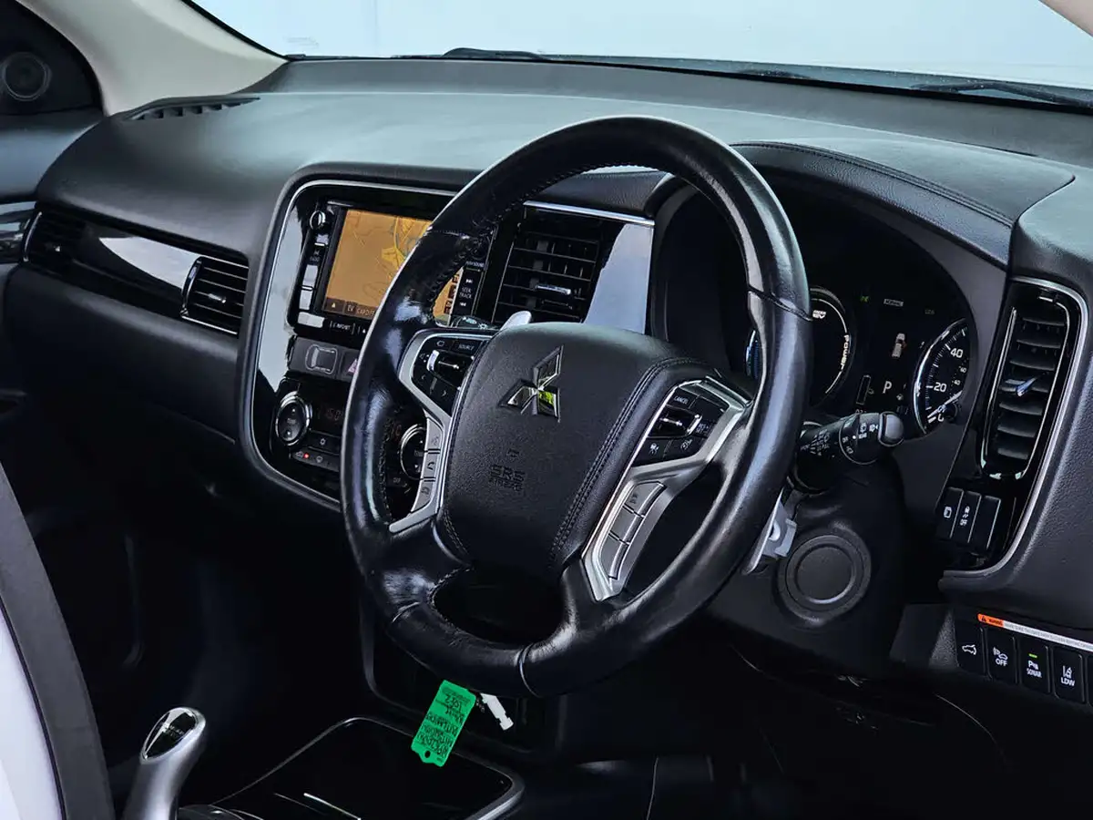 2017-mitsubishi-outlander-20-4hs-phev-5st-big-2
