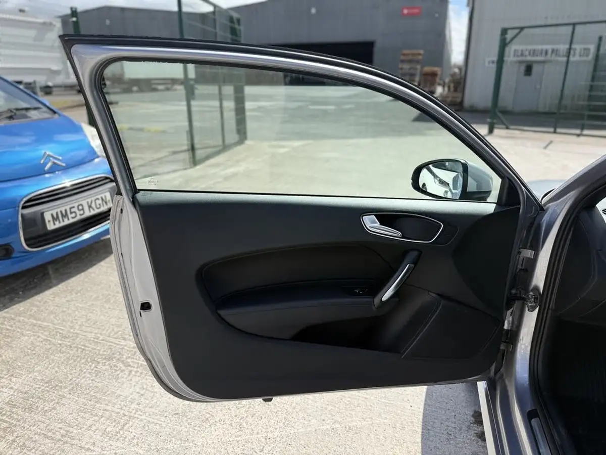 2015-audi-a1-16tdi-s-line-hatchback-3d-big-45