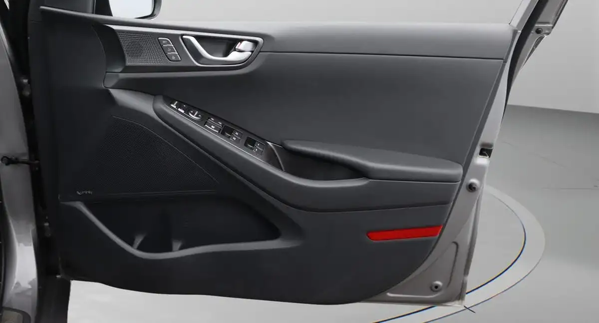 2021-hyundai-ioniq-e-premium-se-electric-100kw-big-15