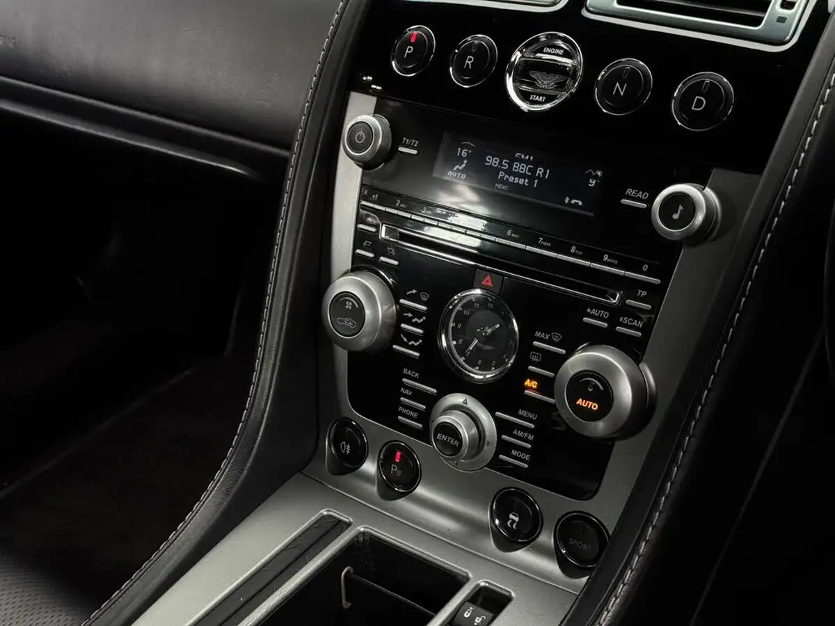 2010-aston-martin-db9-60-volante-touchtronic-ii-big-10