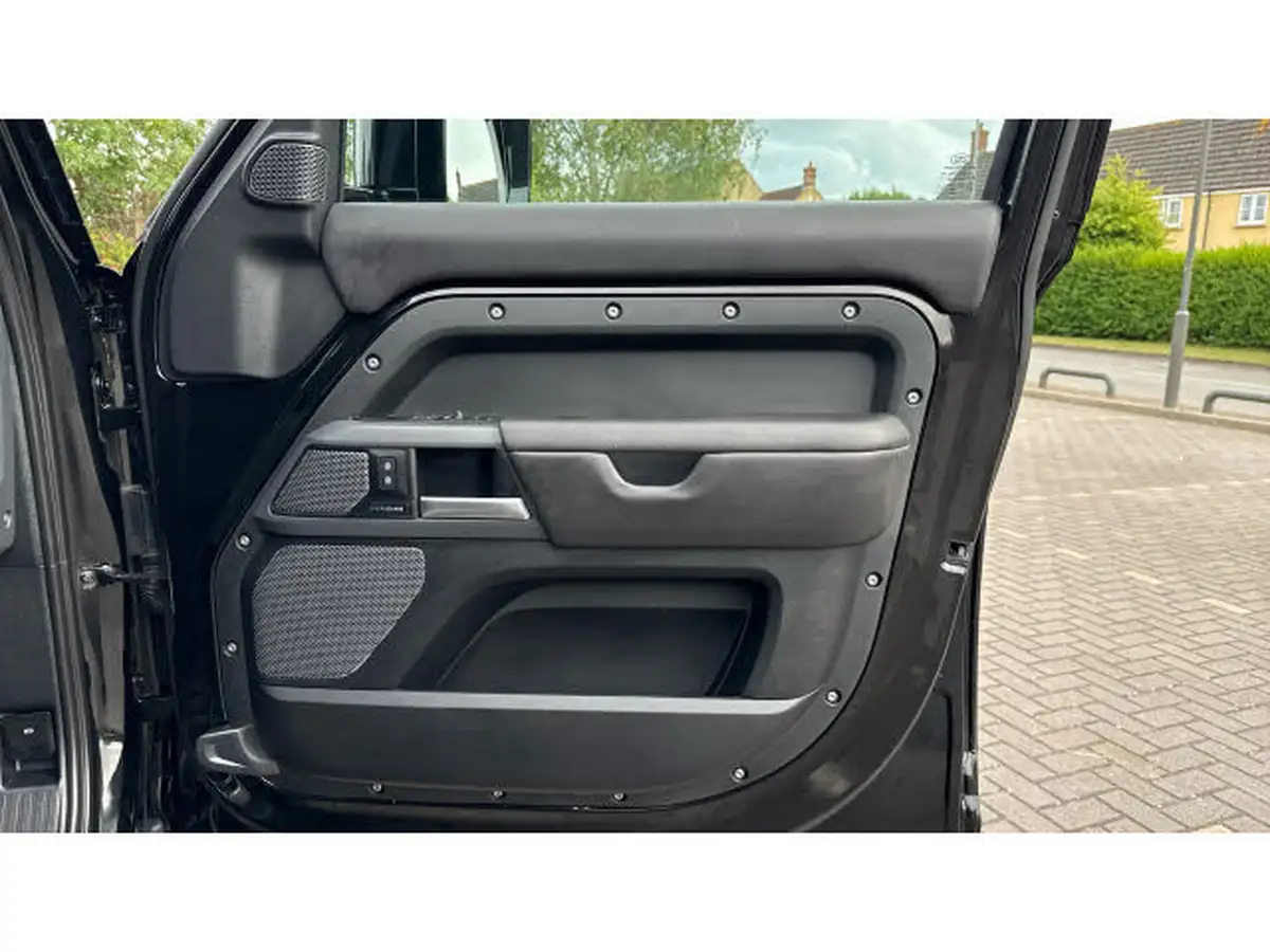 2024-land-rover-110-defender-30-d300-hard-top-x-dynamic-hse-110-big-28