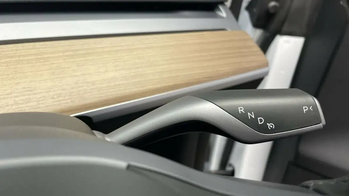 2022-tesla-model-y-e-long-range-big-20