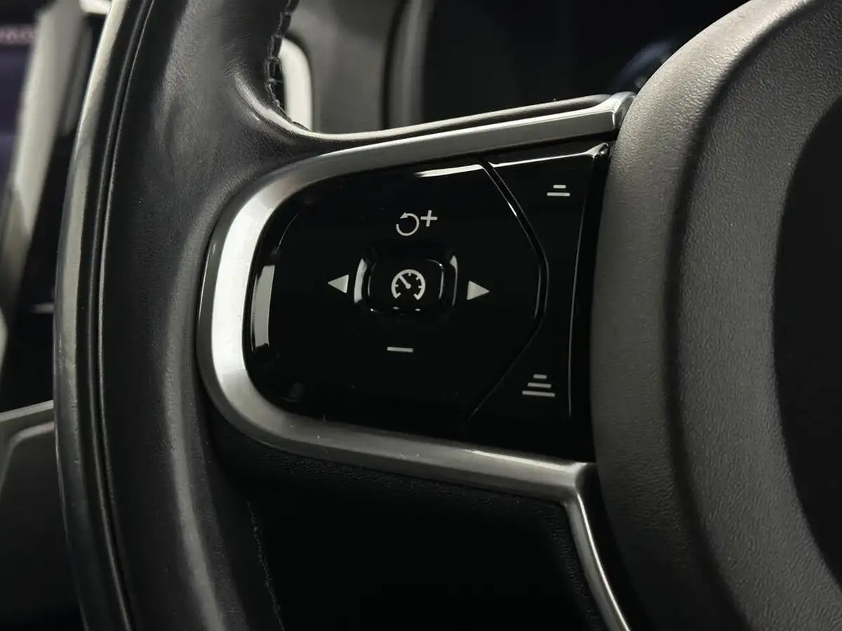 2015-volvo-xc90-20td-momentum-big-12