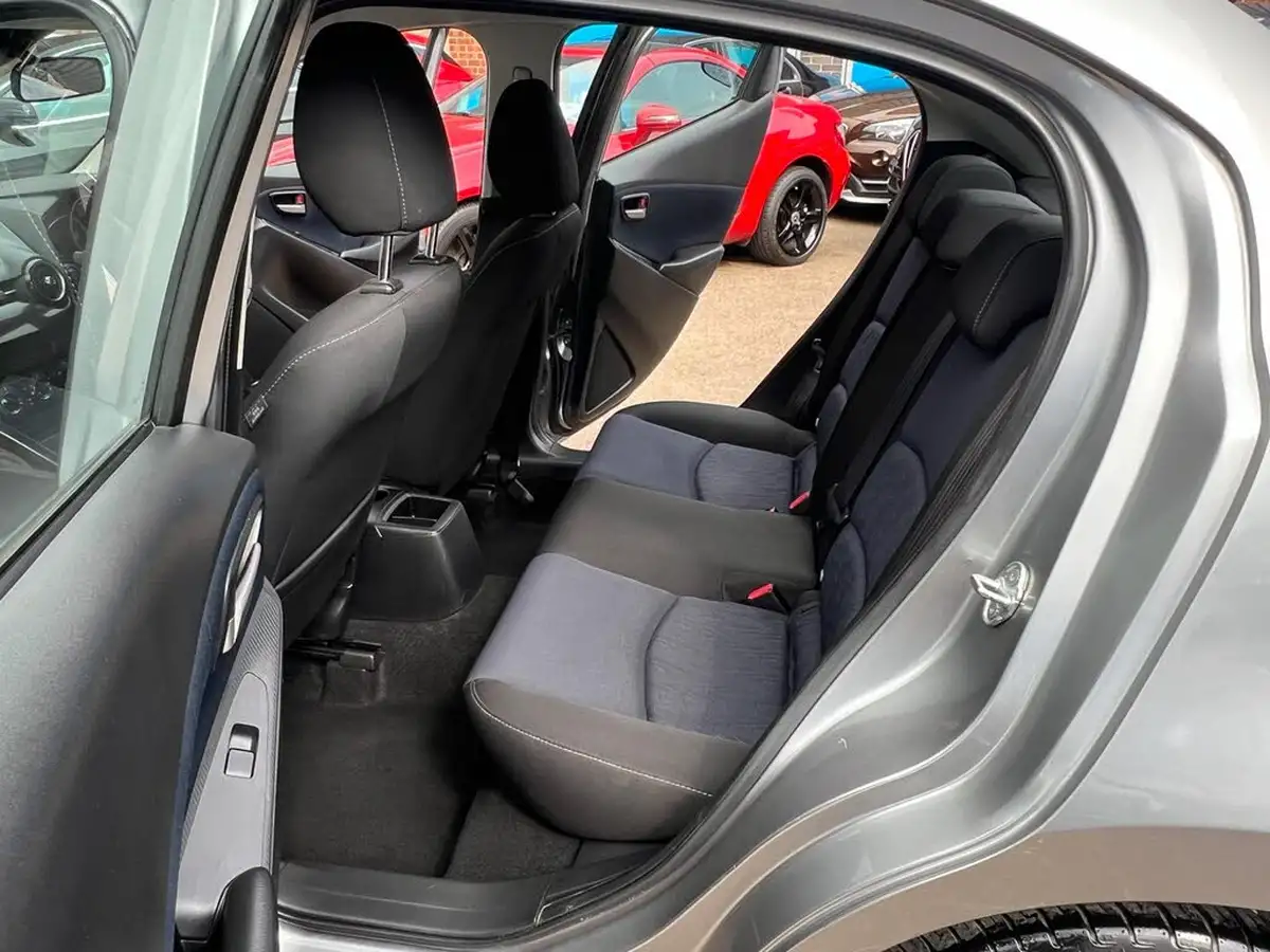 2016-mazda-mazda2-15-se-l-nav-big-4