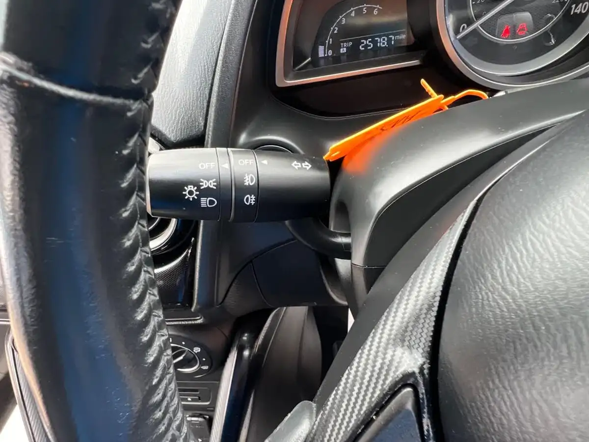 2016-mazda-mazda2-15-se-l-nav-big-28