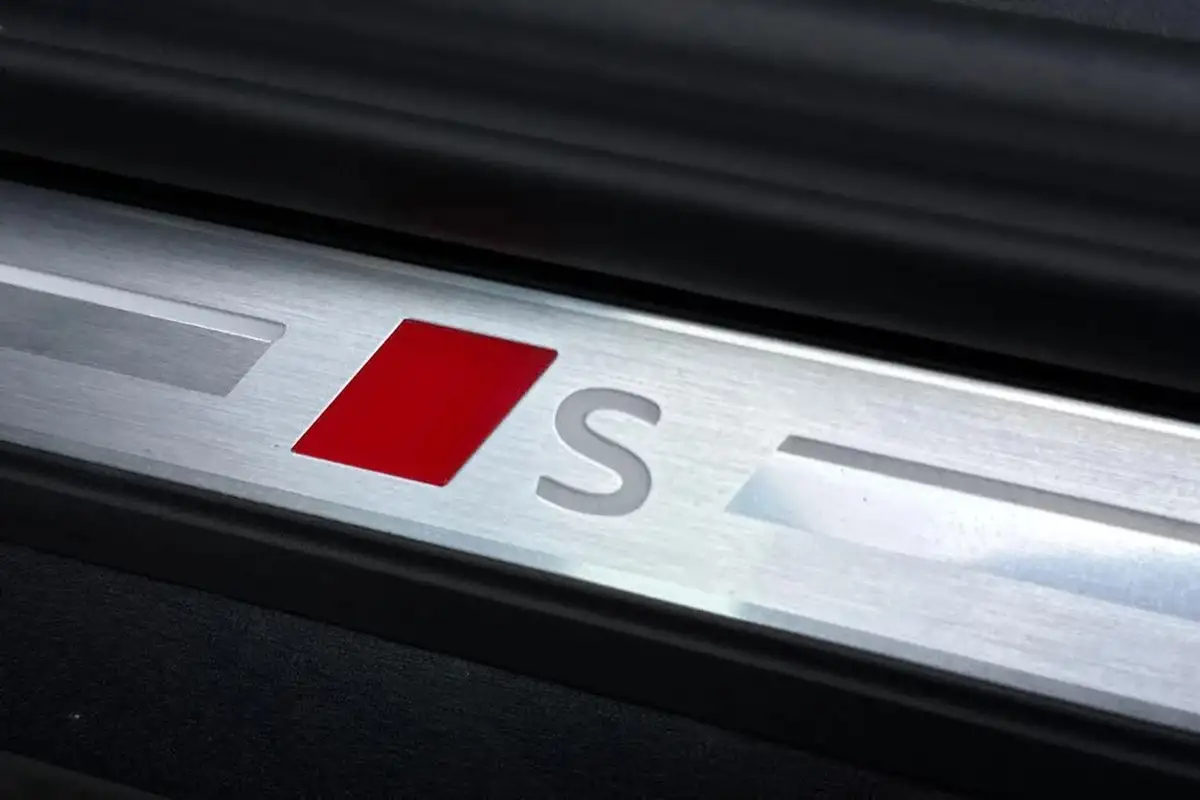 2025-audi-s6-e-tron-e-launch-edition-big-53