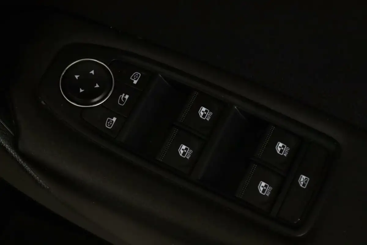 2022-renault-captur-10-tce-iconic-edition-big-16