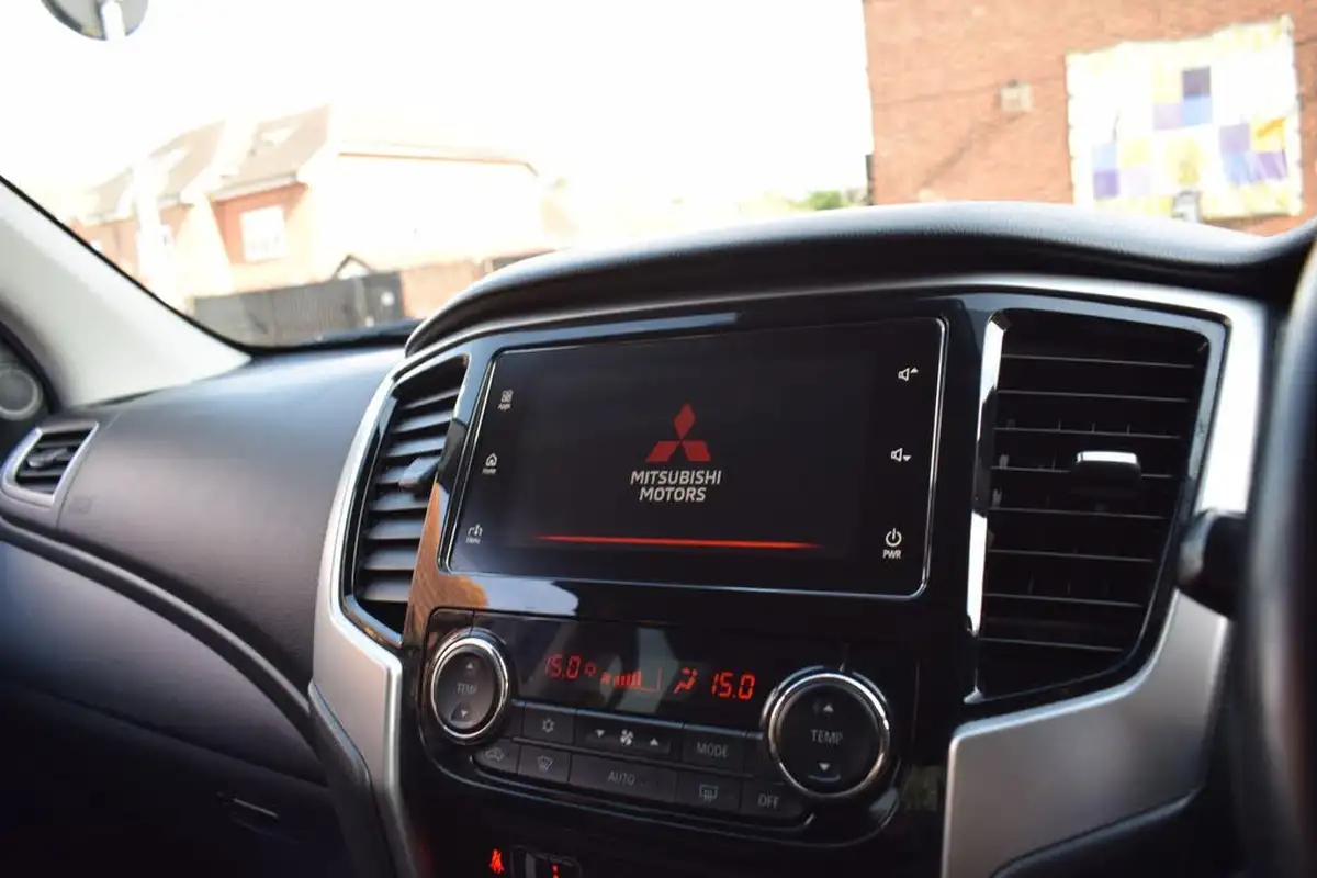 2021-mitsubishi-l200-22di-d-warrior-big-26