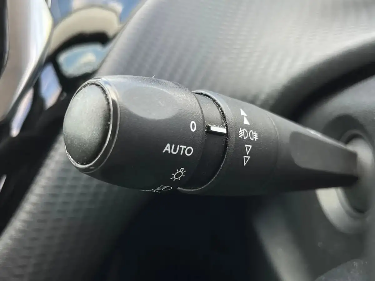 2019-peugeot-208-12-puretech-signature-big-42