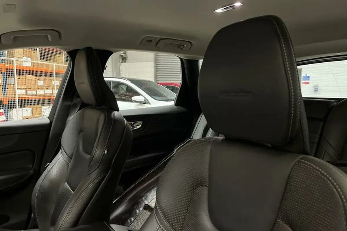 2019-volvo-xc60-20td-d4-inscription-pro-geartronic-big-18