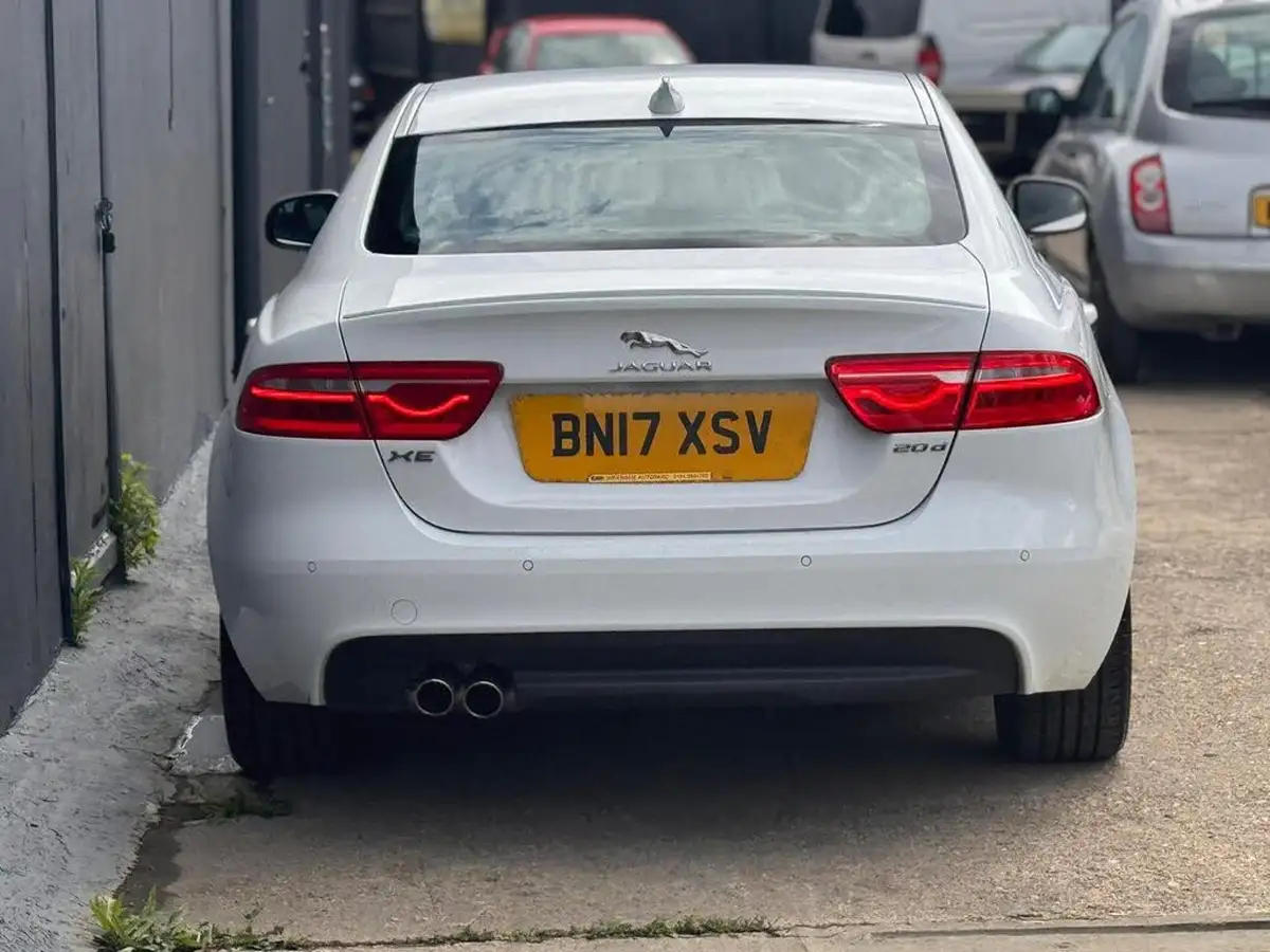 2017-jaguar-xe-20d-r-sport-180ps-1999cc-big-11