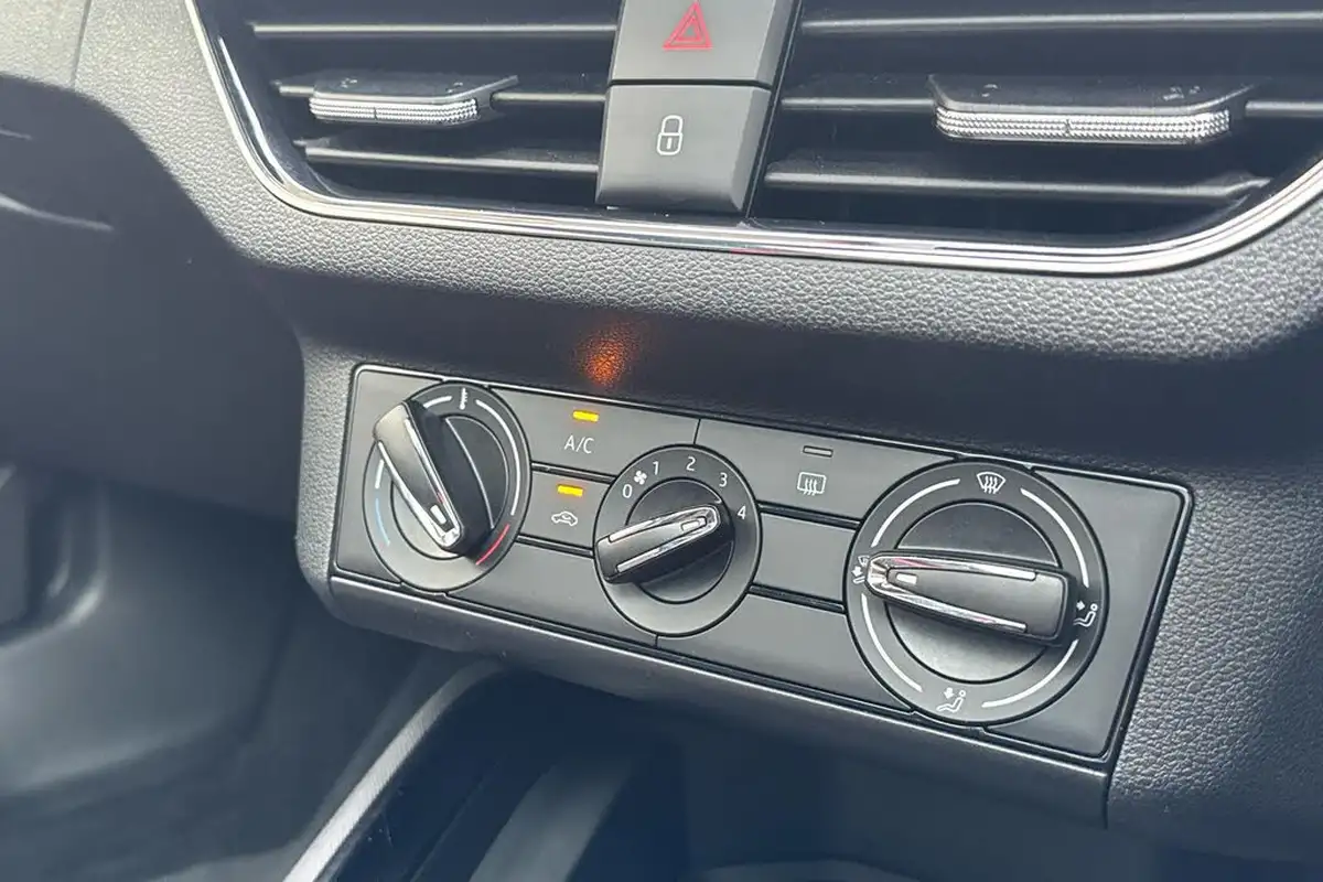 2022-skoda-kamiq-10-tsi-monte-carlo-111ps-dsg-big-16