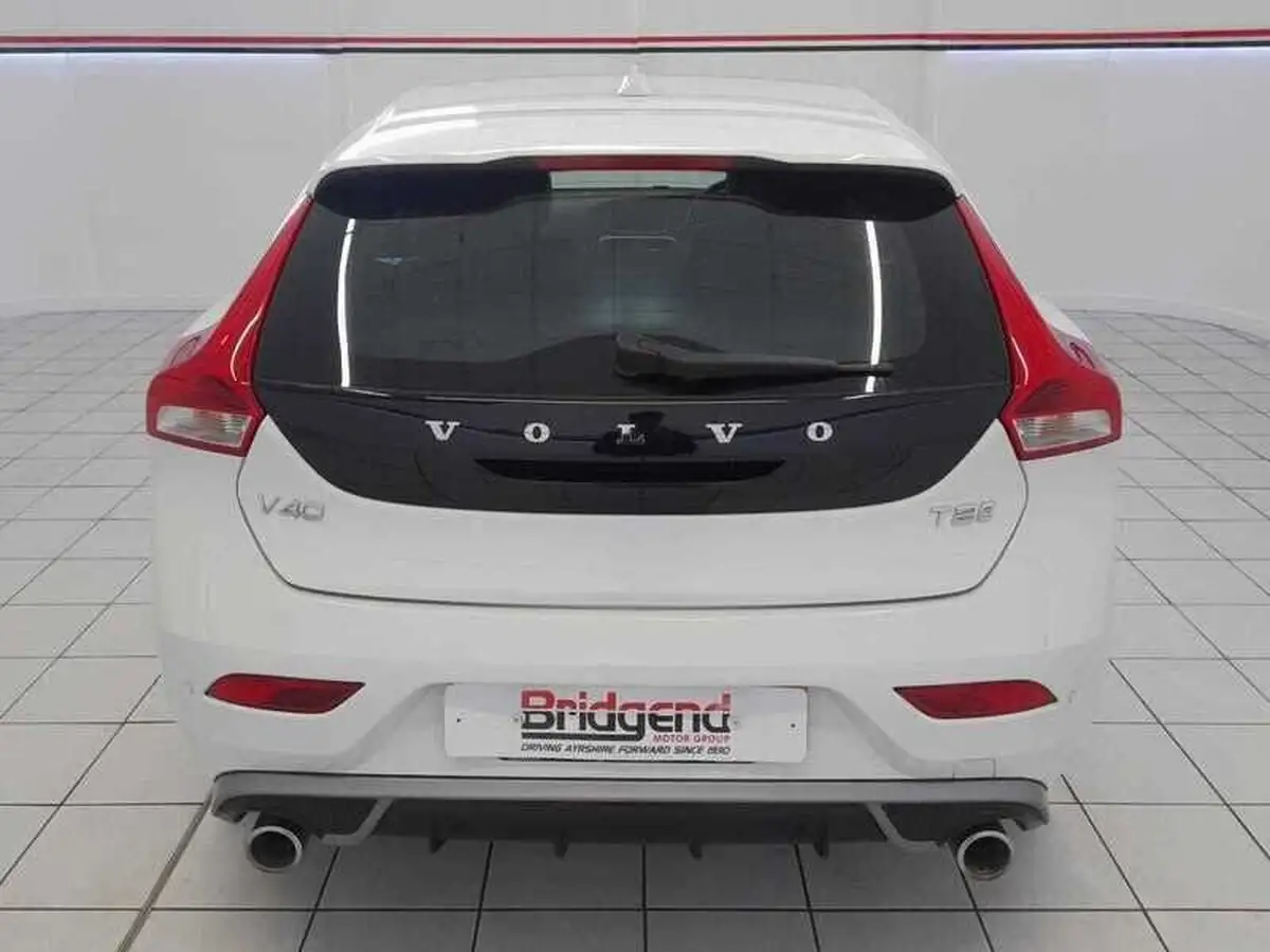 2019-volvo-v40-20-t2-r-design-big-4