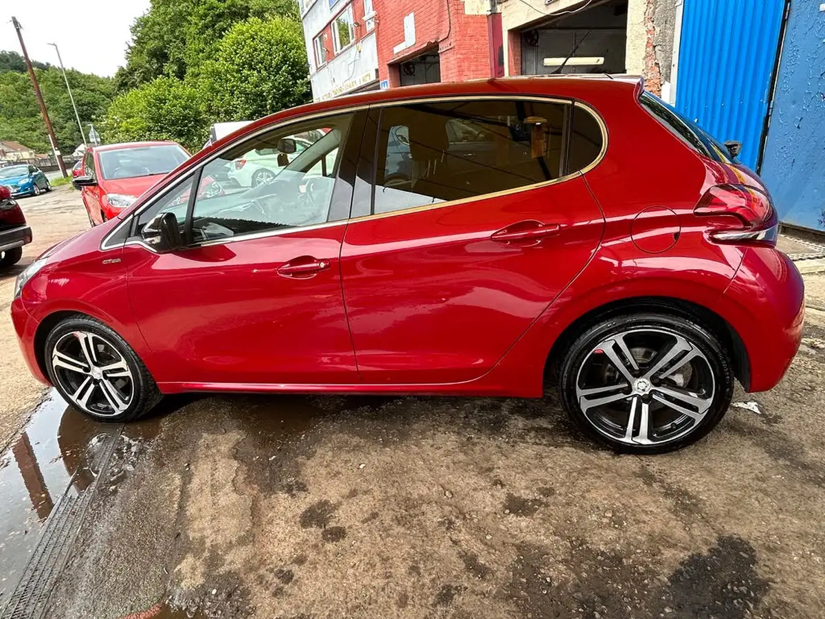 2017-peugeot-208-16bluehdi-gt-line-120bhp-ss-5d-big-2