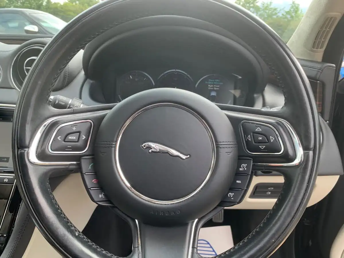 2015-jaguar-xj-series-30td-xj-portfolio-swb-auto-big-16