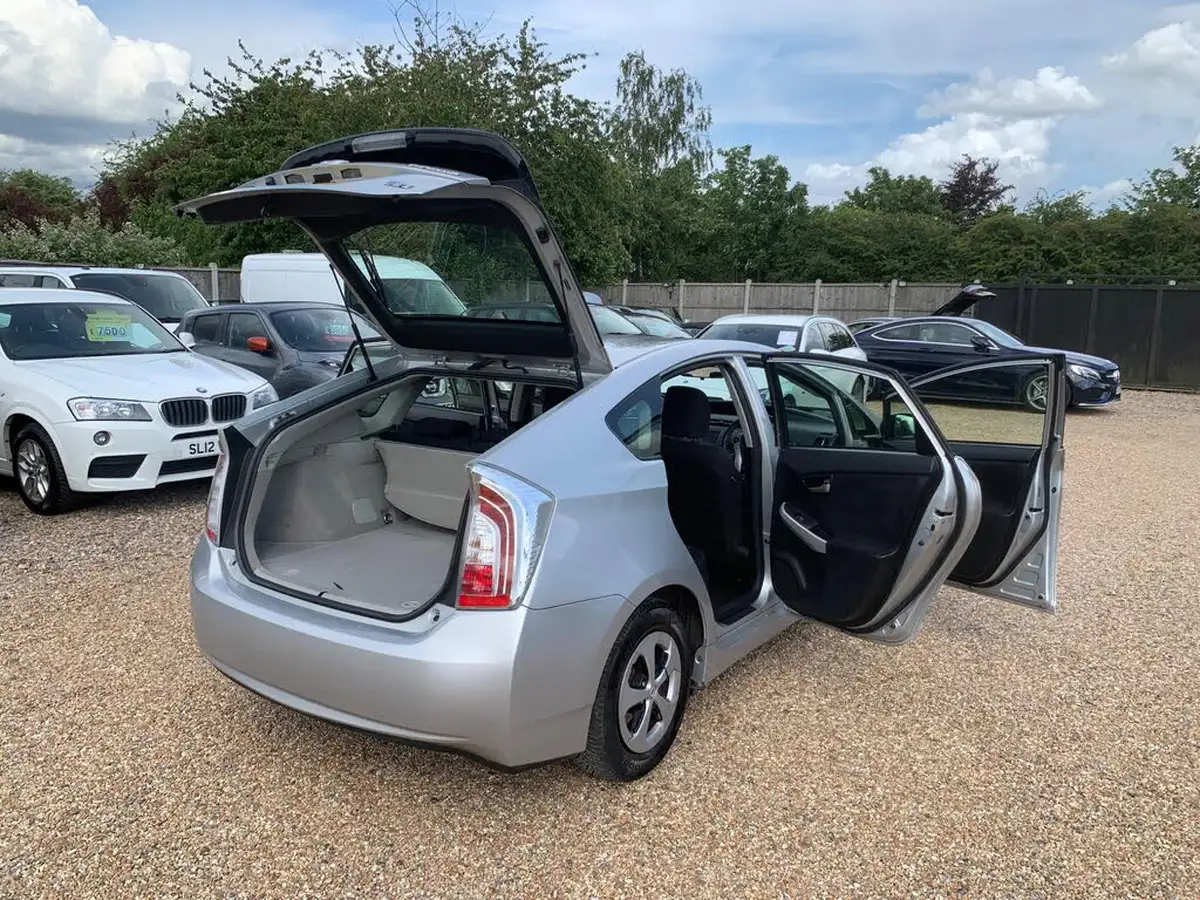 2012-toyota-prius-18-vvt-i-t3-1798cc-big-43