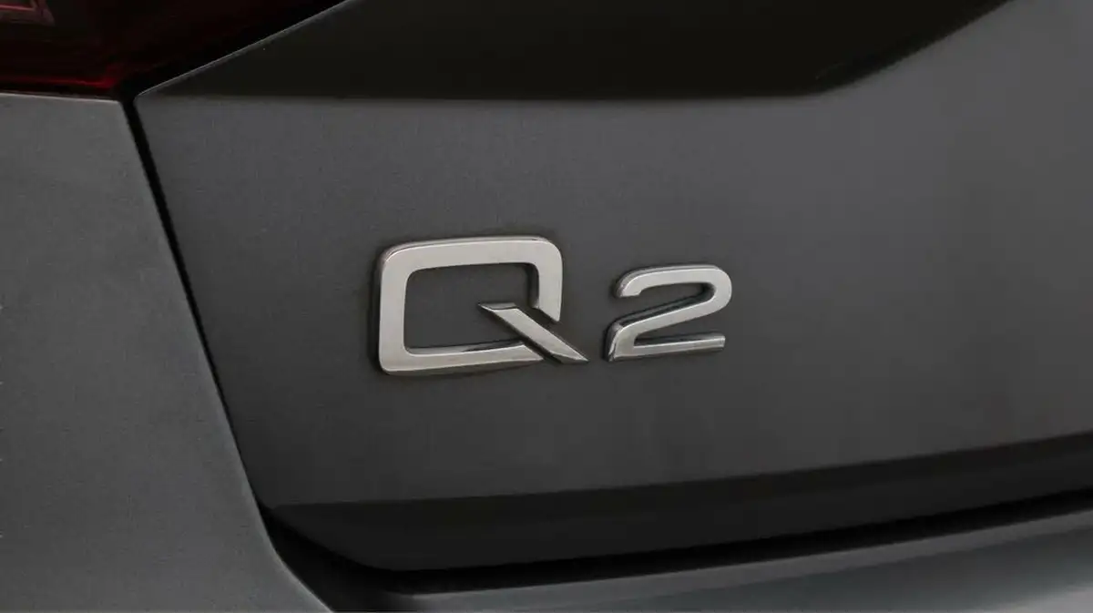 2020-audi-q2-15-35-tfsi-s-line-1495cc-tronic-big-21