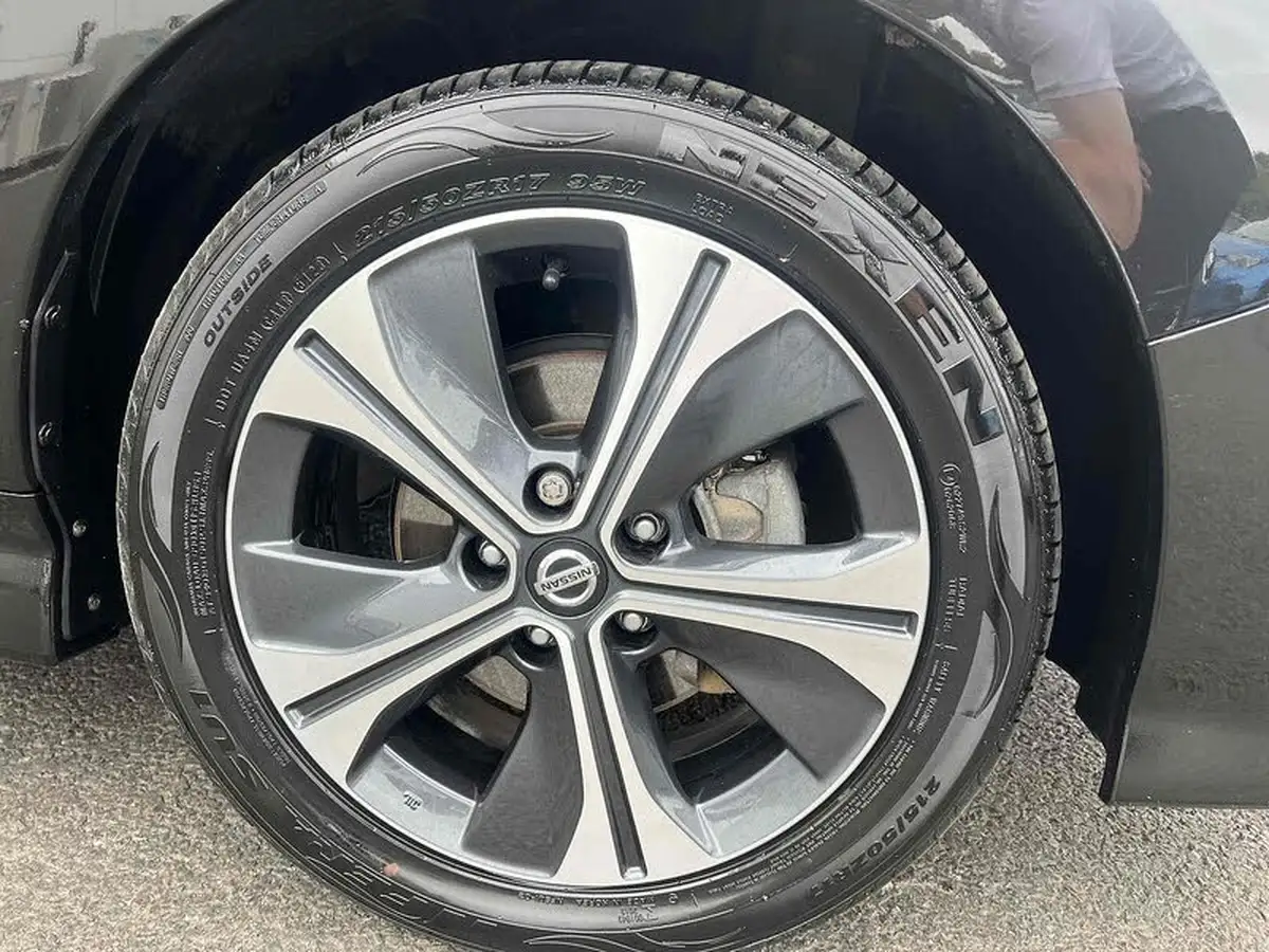 2020-nissan-leaf-e-tekna-big-9