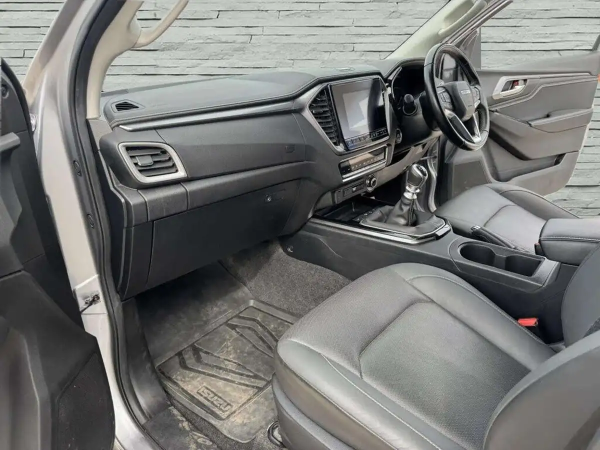 2021-isuzu-d-max-19td-dl40-big-22