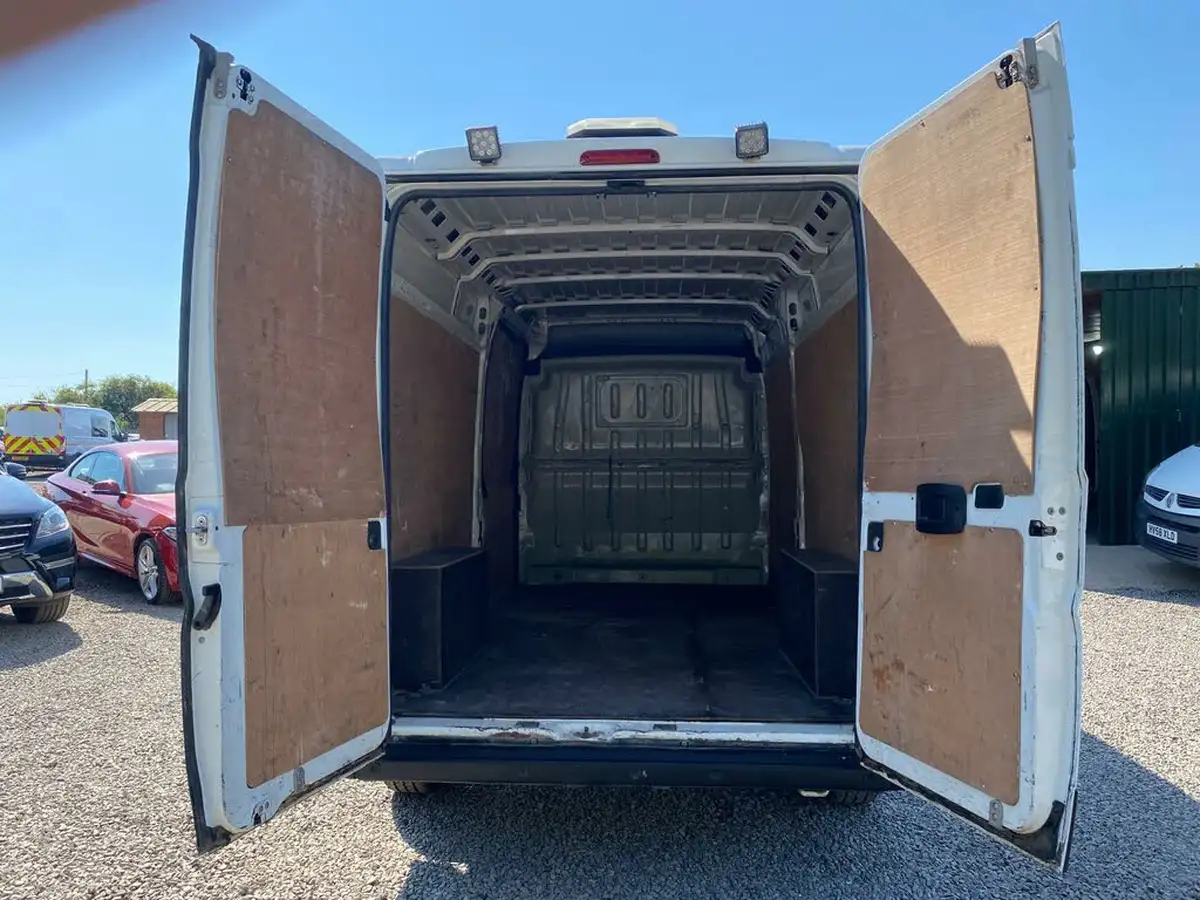 2018-peugeot-boxer-20-bluehdi-professional-335-l3-h2-big-10