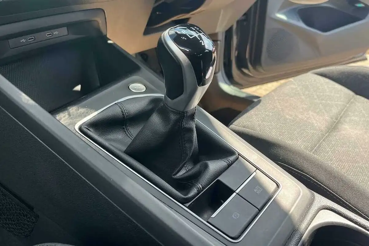 2020-volkswagen-golf-15-tsi-life-130ps-hatchback-big-28