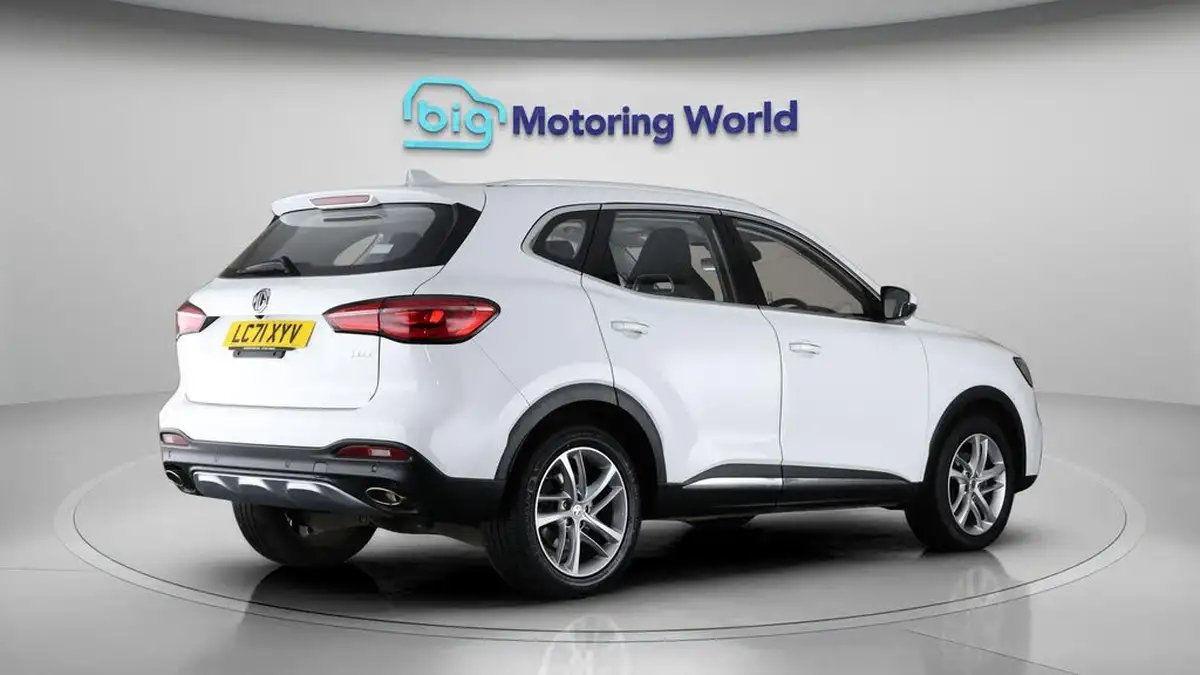 2021-mg-hs-15t-gdi-exclusive-162ps-big-7