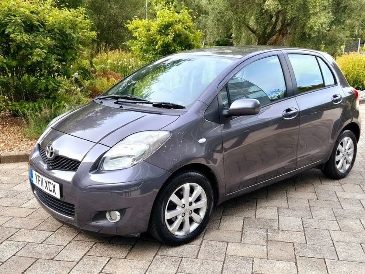 2011-toyota-yaris-133-t-spirit-vvt-i-101bhp-5d-big-2
