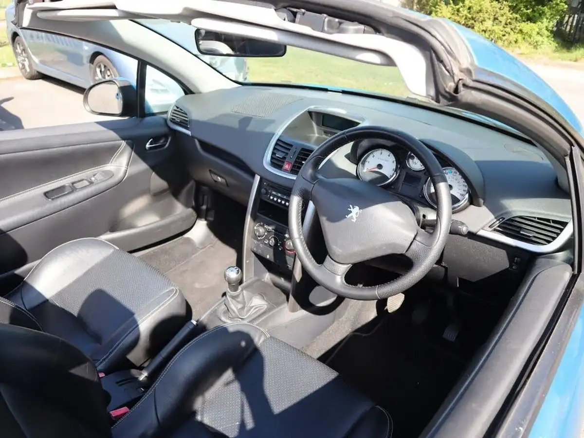 2011-peugeot-207-cc-16-sport-vti-big-20