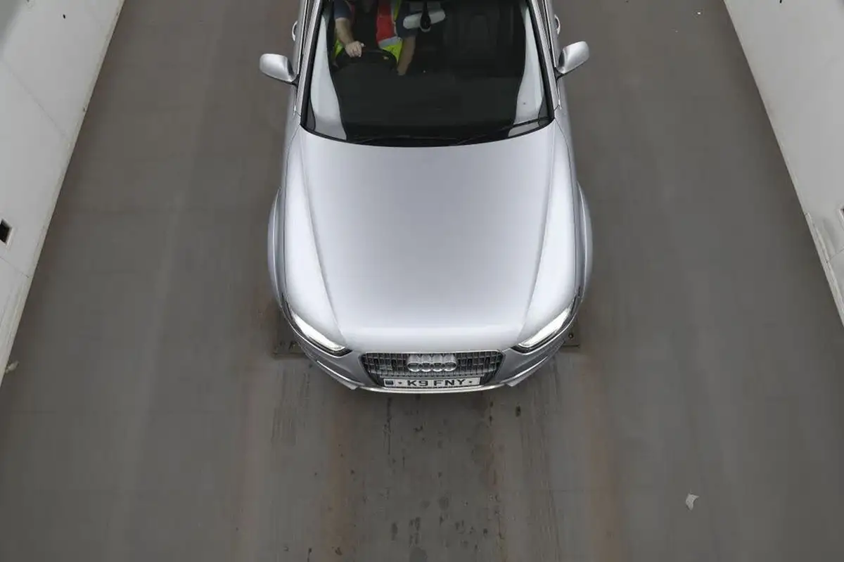 2015-audi-a4-allroad-20td-quattro-s-tronic-big-19