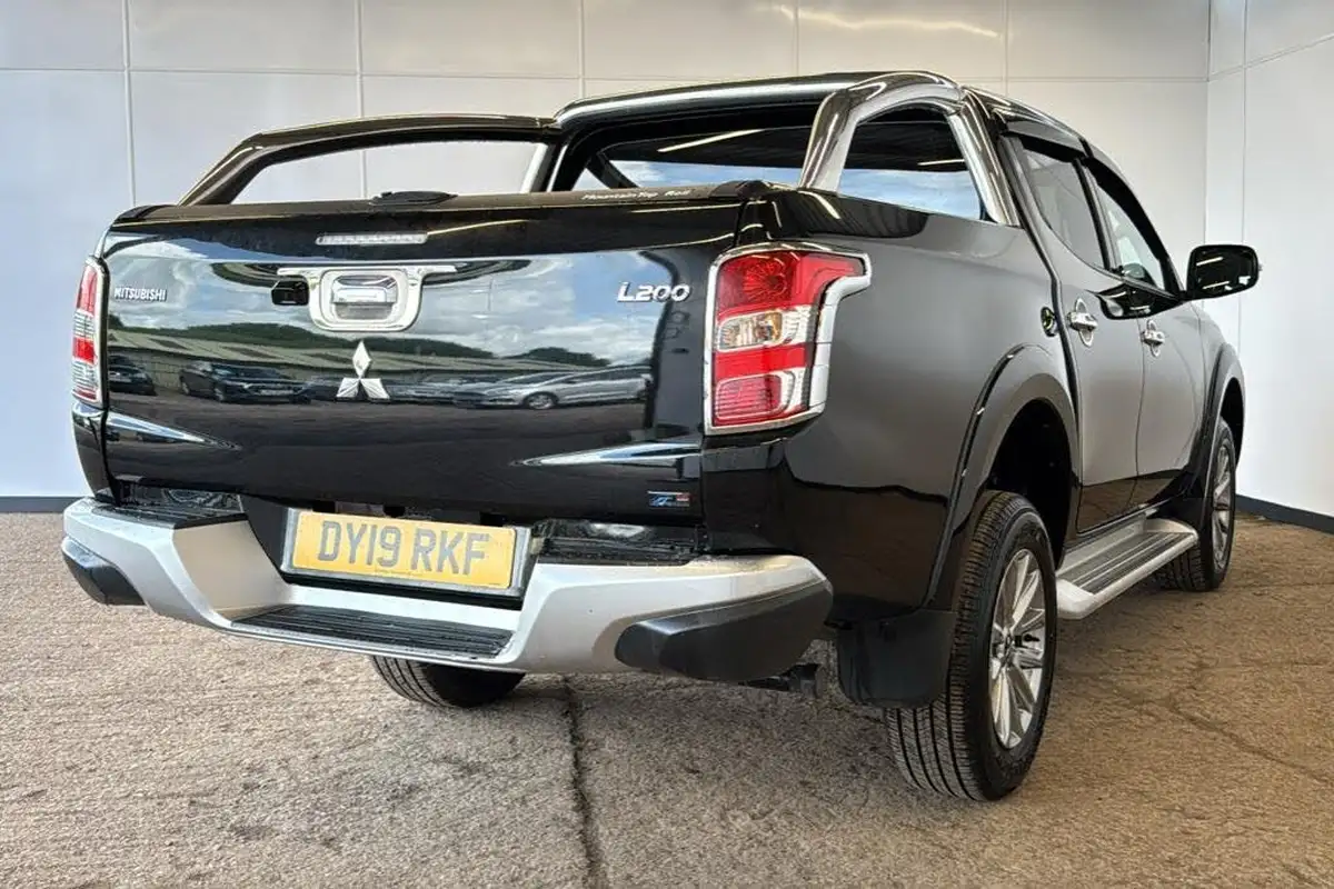 2019-mitsubishi-l200-24di-d-barbarian-eu6-big-3