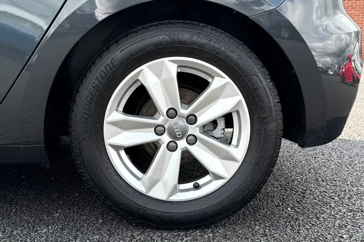 2019-audi-a1-10-30-tfsi-technik-big-21