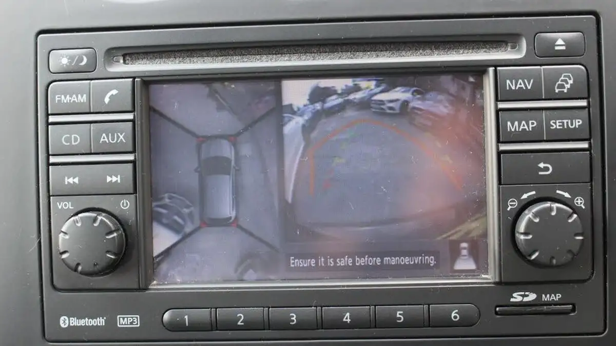 2013-nissan-qashqai-16-360-cvt-big-2