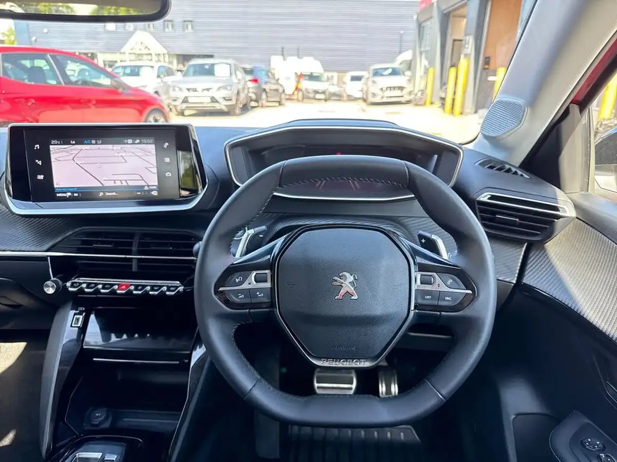2023-peugeot-208-12-puretech-allure-premium-130ps-eat8-big-14