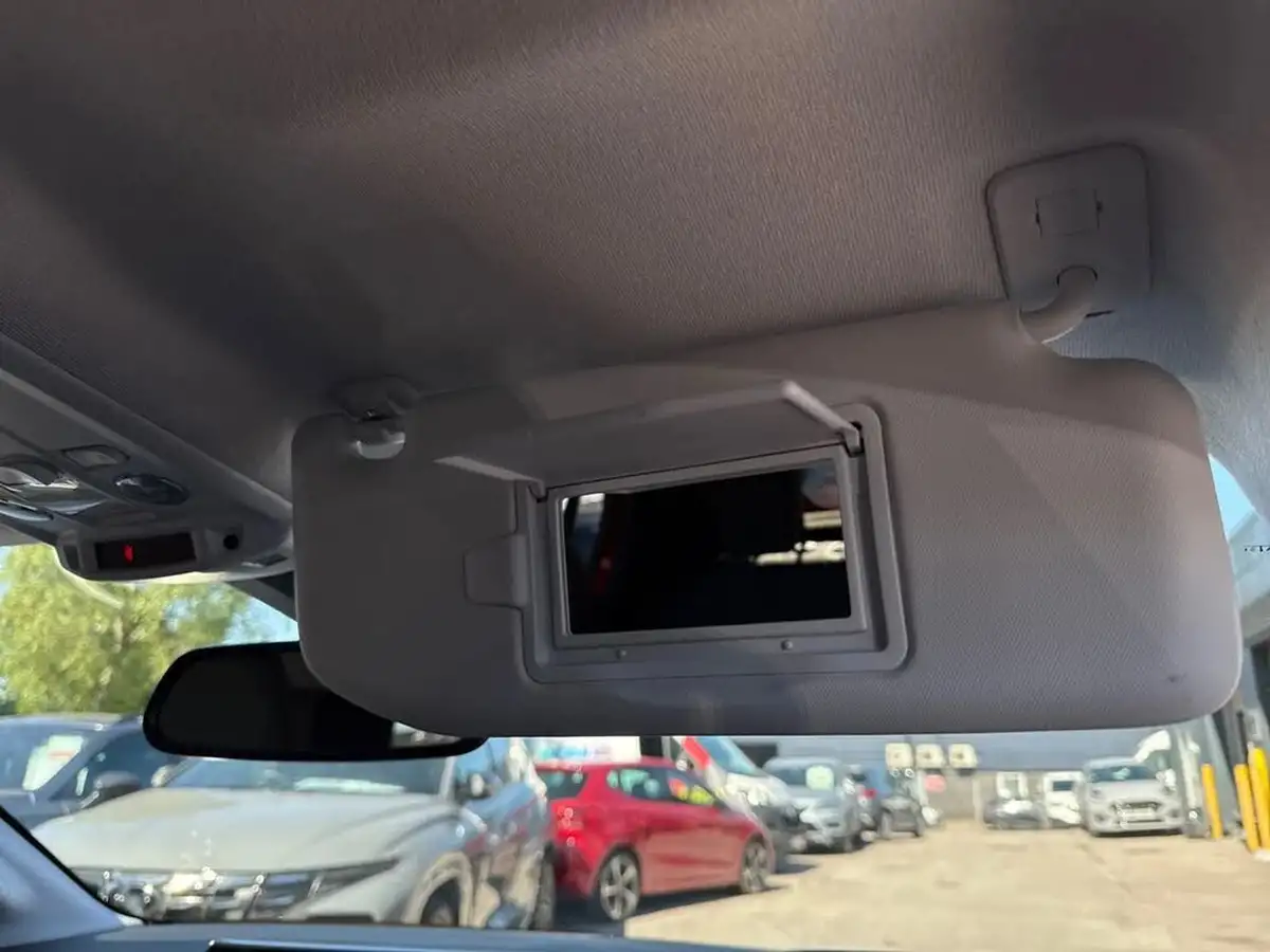2023-peugeot-208-12-puretech-allure-premium-130ps-eat8-big-35