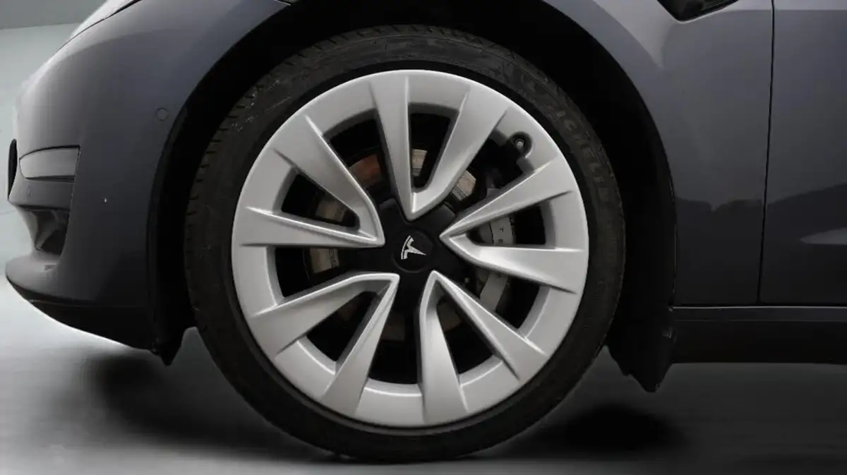 2021-tesla-model-3-e-long-range-4x4-big-18
